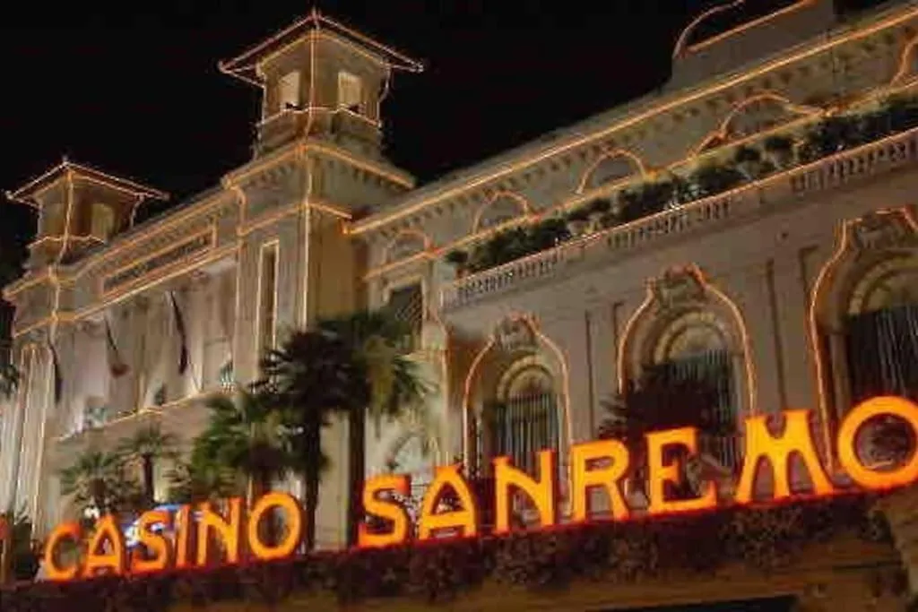 Apartment Appartamento Incantevole In Piazza Bresca, Sanremo