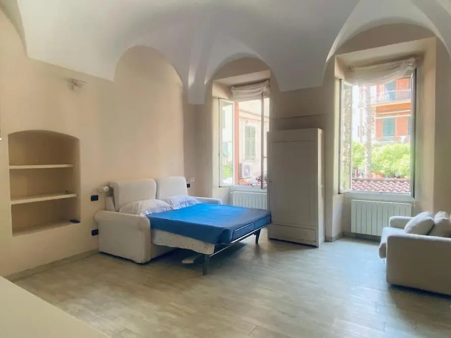 Apartment Appartamento Incantevole In Piazza Bresca, Sanremo